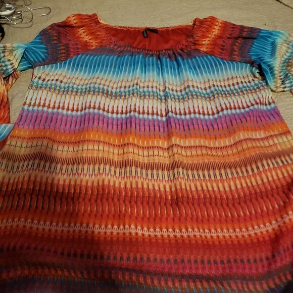 NEW Directions Bright hankercheif sleeve top - Picture 4 of 8